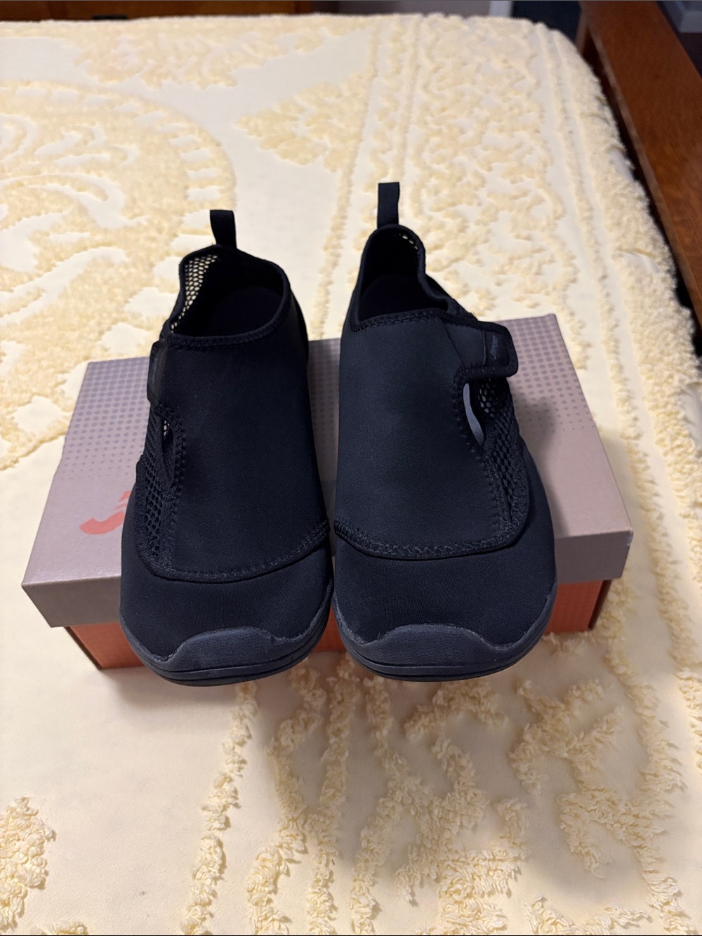 Men or Women’s Black Slip-On Water Shoes-Women Size 11